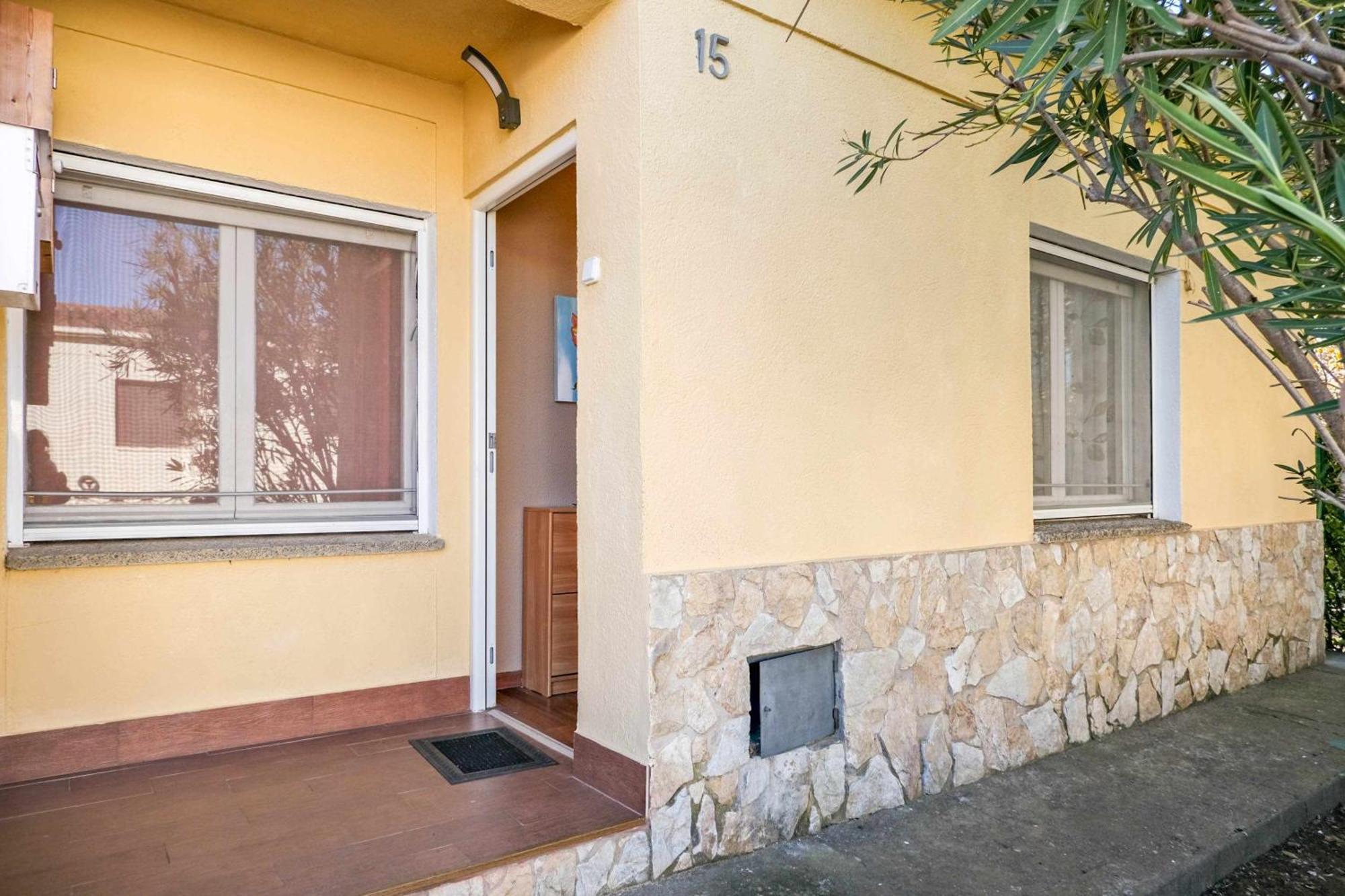 Can Camps Besalu Casa Planta Baja Con Jardin Екстериор снимка